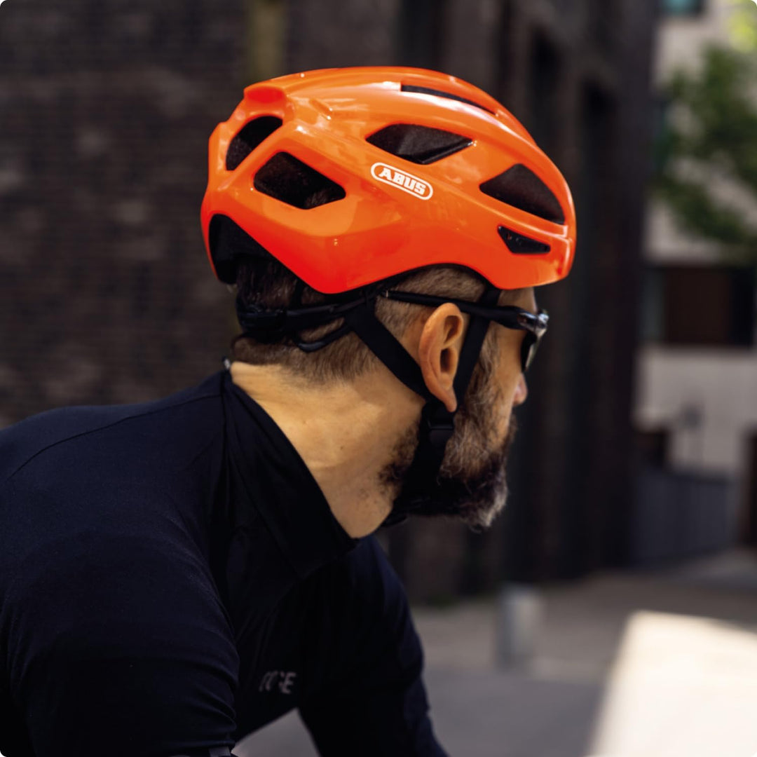 ABUS Rennradhelm Macator - sportiver Fahrradhelm für Einsteiger - auch für Zopfträger/-innen - für D