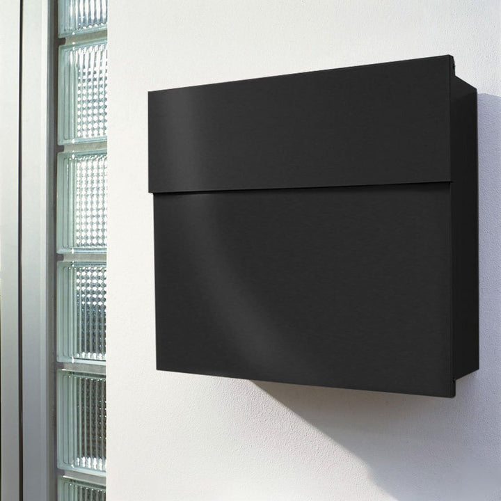 Radius Design Briefkasten Letterman 4 schwarz (RAL 9005) mit verdecktem Schloss, moderner Wandbriefk