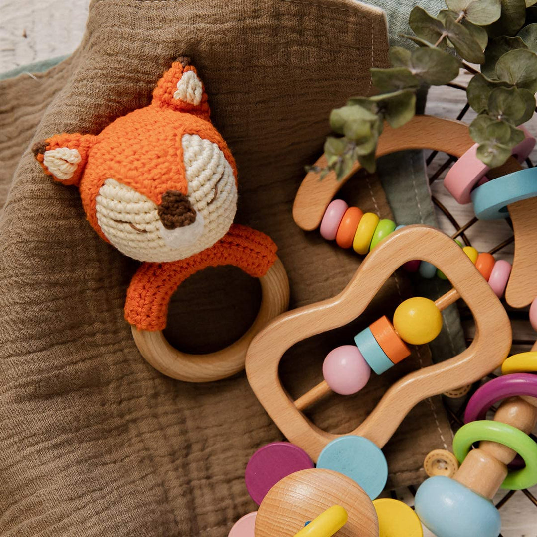 Youuys Babyrassel Gehäkelte Holz Häkeln Tiere Greifling Baby Holz Rassel mit Sound Handmade Rassel f