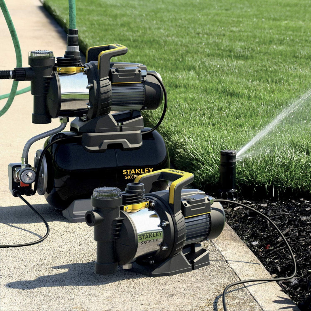 Stanley Selbstansaugende Pumpe SXGP900XFBE mit Behälter für Klarwasser (900 W,max. Förderleistung 3.