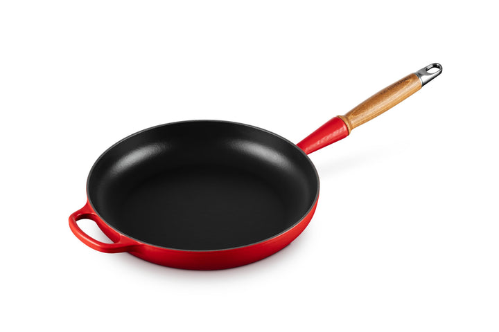 Le Creuset Signature gusseiserne Bratpfanne mit Holzgriff 26 cm Kirschrot, 20258260600422 Kirschrot