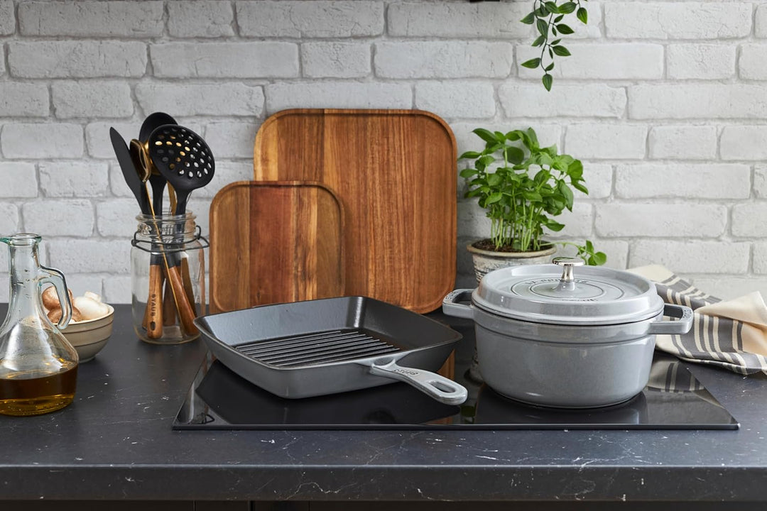 STAUB Gusseisen Bräter/Cocotte, Rund 18 cm, 1,7 L, Aromaregen Funktion, Für alle Herdarten geeignet,