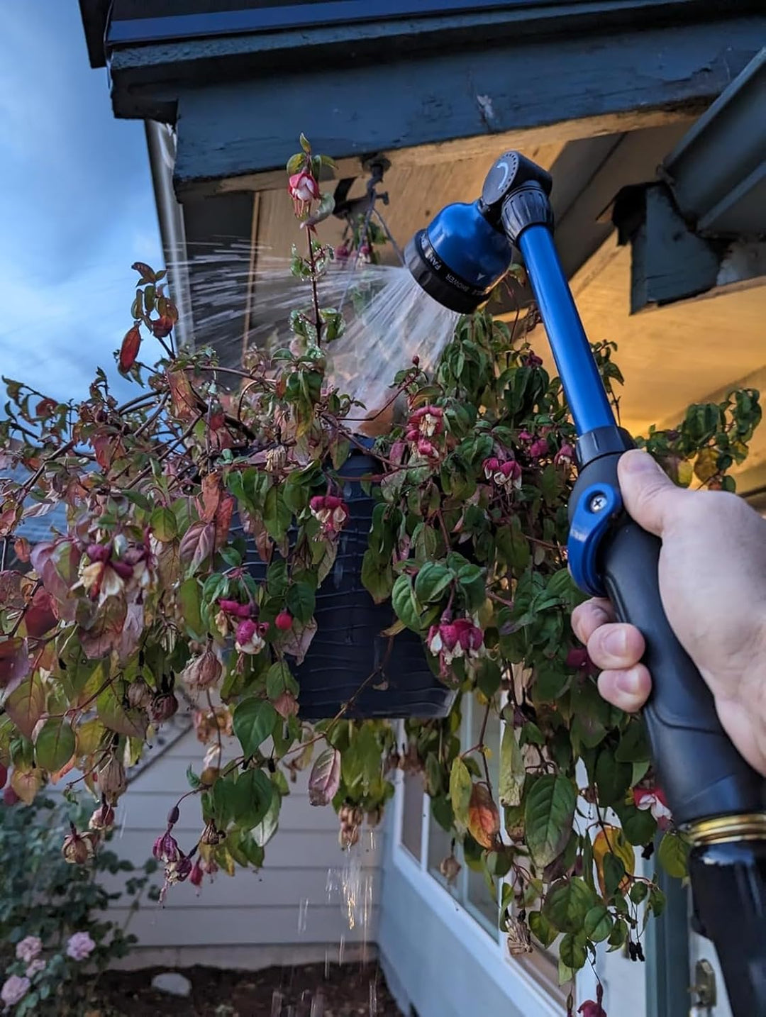 STYDDI Robuster Giessstab mit schwenkbarem Kopf, Gartenschlauchstab aus Metall mit Durchflussregelun