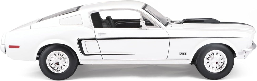 Maisto Ford Mustang GT Cobra Jet: Modellauto mit Federung, Massstab 1:18, Türen und Motorhaube beweg