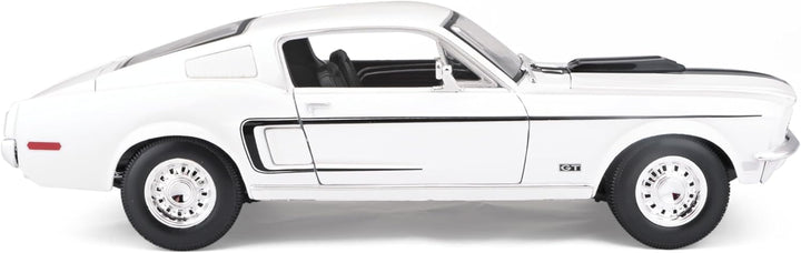 Maisto Ford Mustang GT Cobra Jet: Modellauto mit Federung, Massstab 1:18, Türen und Motorhaube beweg