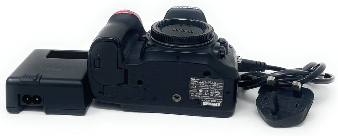 Nikon D7200 SLR-Digitalkamera (24 Megapixel, 8 cm (3,2 Zoll) LCD-Display, Wi-Fi, NFC, Full-HD-Video)
