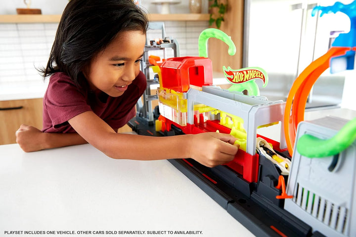 Hot Wheels HBY96 - City Color Reveal Ultimative Auto-Waschanlage Spielset mit Wassertanks und 1 Farb