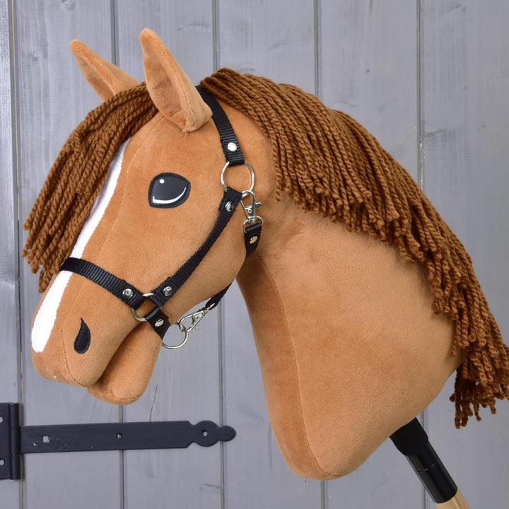 LarDen Hobby Horse Wendy mit schwarzem Halfter - Grösse M, HANDGEFERTIGTES Stockpferd Für Kleine, Gr