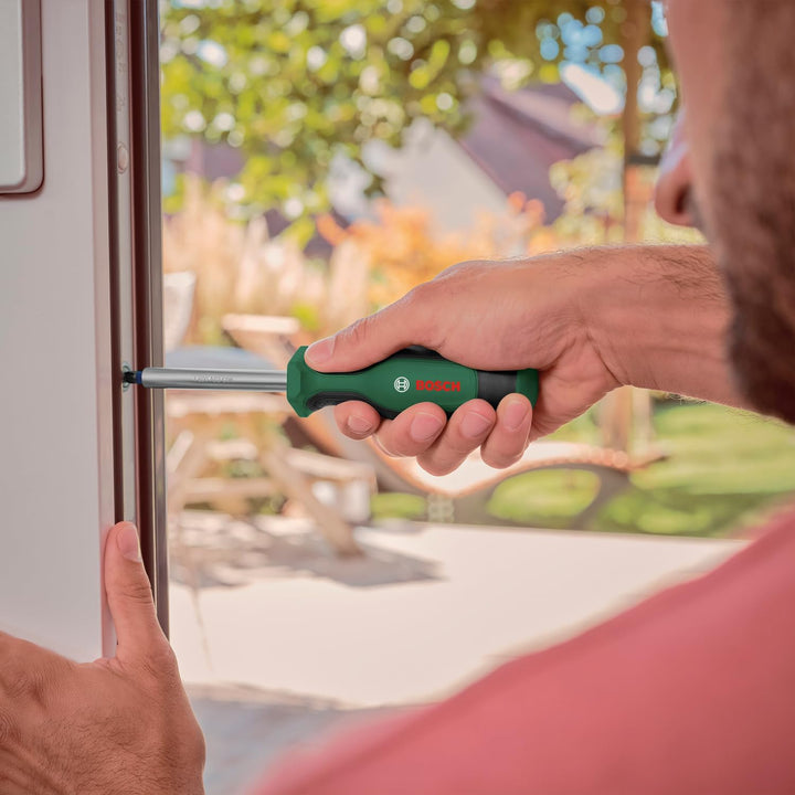 Bosch Universal Werkzeug-Set, 17-teilig (vielseitiger Werkzeugkoffer, bestückt, hochwertig, ergonomi