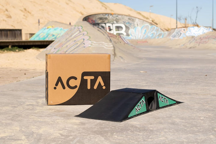 ACTA Kinder-Skate-Rampe – Mini-Rampe für Freestyle-Scooter, BMX, RC-Car-Rampe – Leicht und tragbar S