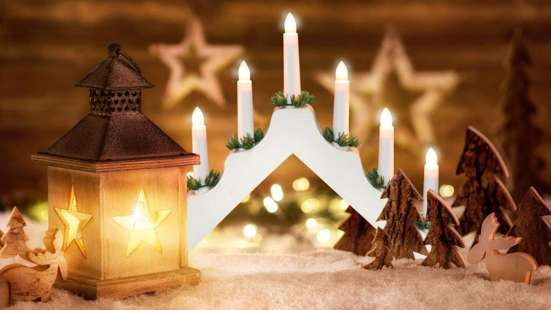 Idena 31837 - LED Adventsleuchter aus weiss lackiertem Holz mit 7 warmweissen LED Kerzenlichtern, Sc