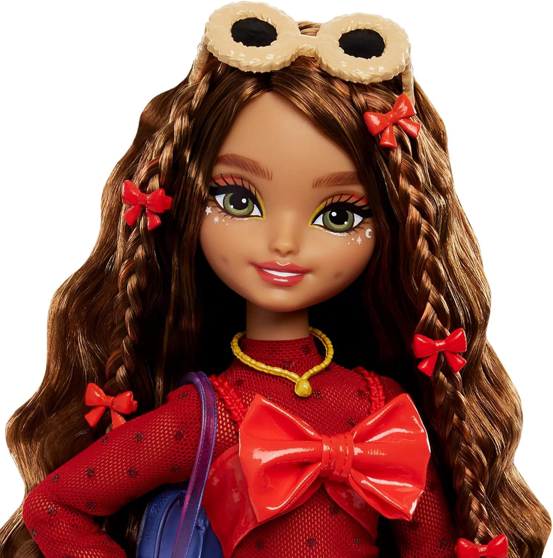 Barbie Dream Besties Puppe und Accessoires, bewegliche Teresa-Modepuppe mit braunem Haar und Haarspa