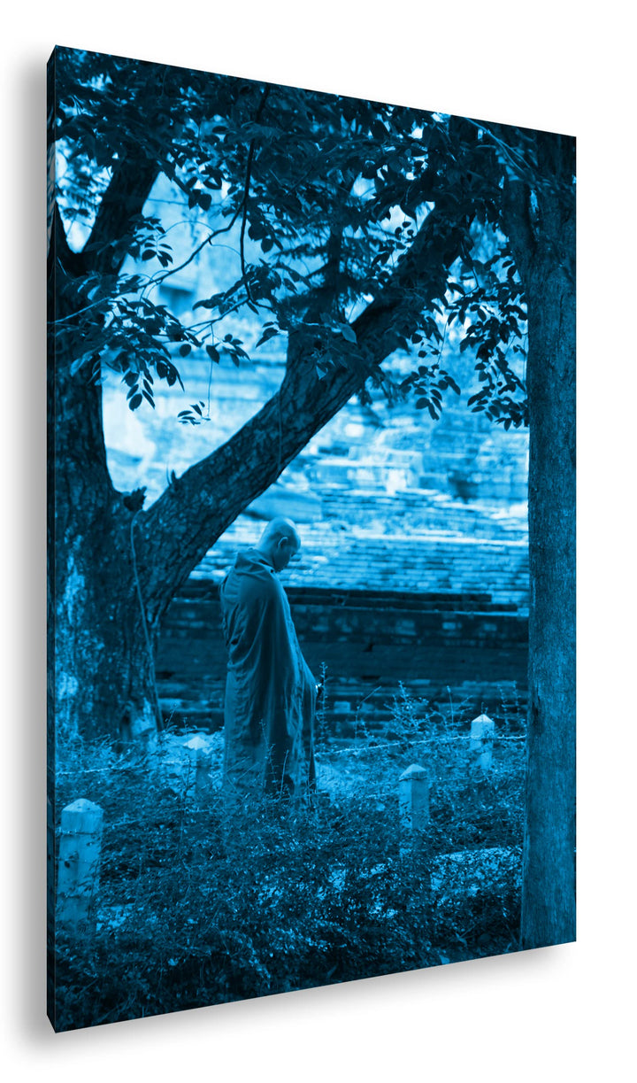 deyoli Friedlicher Mönch Format 80x60 Effekt: Monocrome Blau als Leinwandbild, Motiv fertig gerahmt