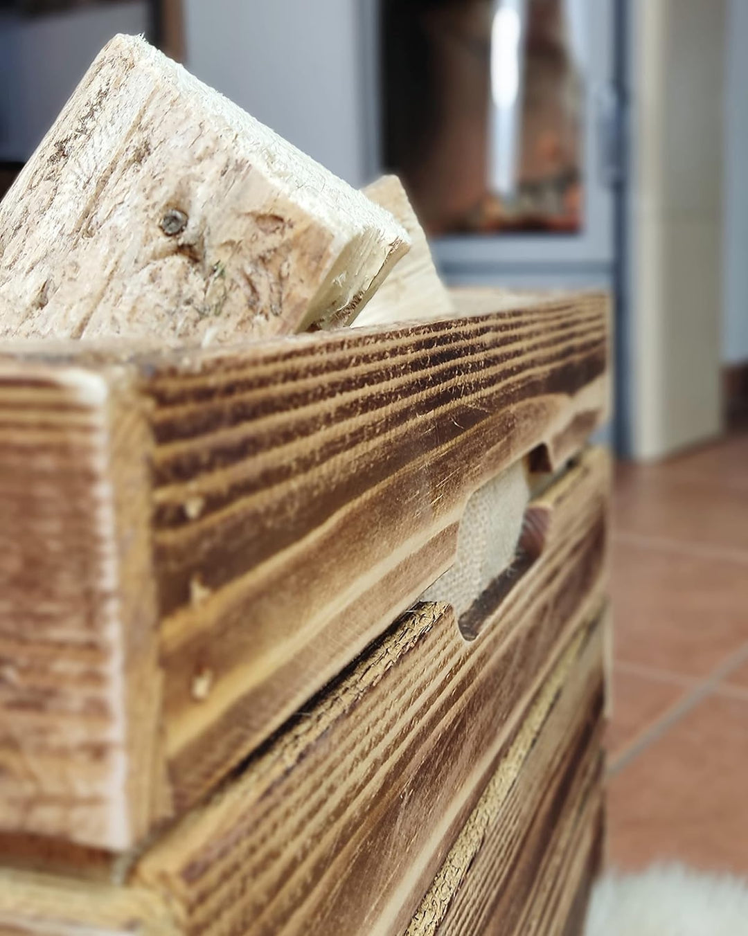 Rustikale KAMINHOLZKISTE mit Griffen"Zündstoff" Kaminholzkorb aus Holz Brennholzträger Vintage Kiste