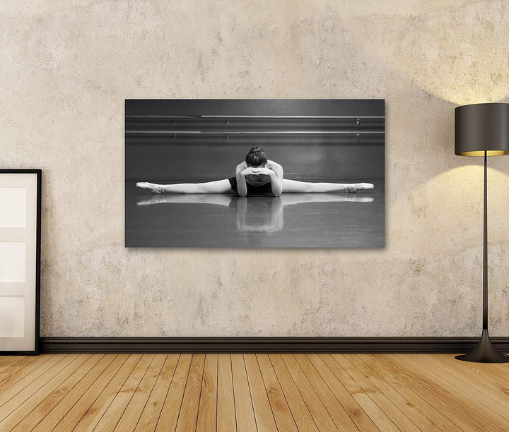 islandburner Bild auf Leinwand Ballerina Spagat Im Studio Mit Barre Hintergrund Schwarz-Weiss Bilder