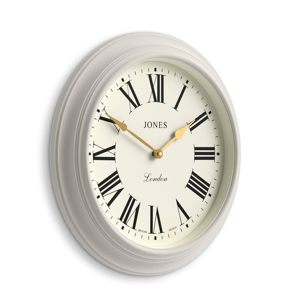JONES CLOCKS® Supper Club wanduhr | Grosse Klassische runde Uhr | 40 cm | Sehr Blasses Grau | Römisc