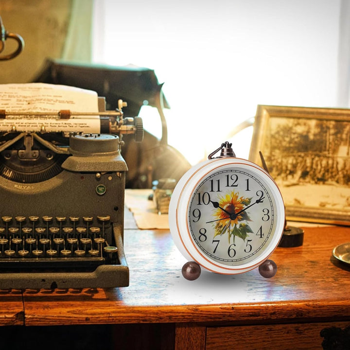 BVI BOOMERVIVI Tischuhr Analog 14 cm, Vintage Tischuhr ohne Ticken mit Lautlosem Uhrwerk, Batteriebe