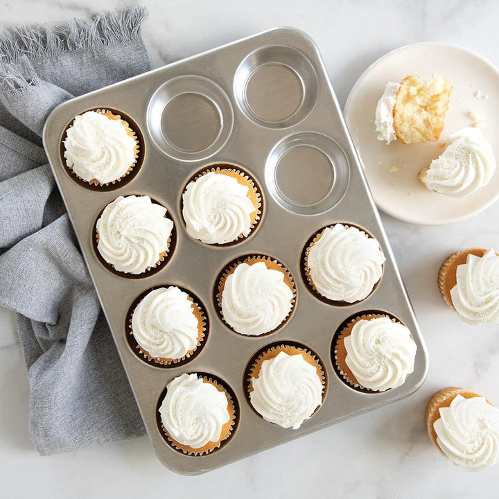 Nordic Ware Natürliche Aluminium-Muffinform für 12 Tassen Muffinform für 12 Muffins, Muffinform für