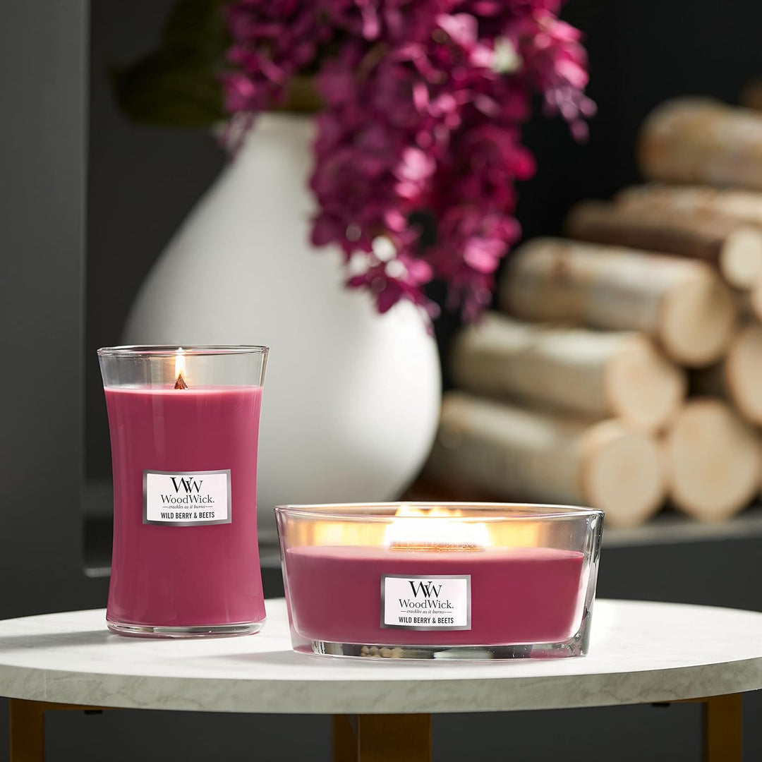 Grosse WoodWick Duftkerze im Sanduhrglas mit knisterndem Docht |Wild Berry & Beets | bis zu 130 Stun