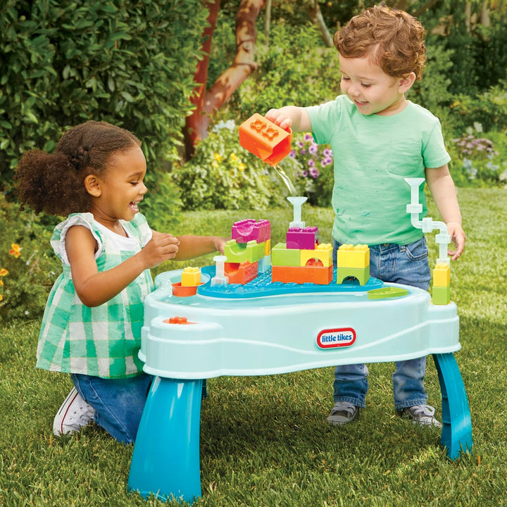 little tikes Build & Splash Water Table mit 25 Zubehörteilen - Nasses und Trockenes Spiel, Drinnen u