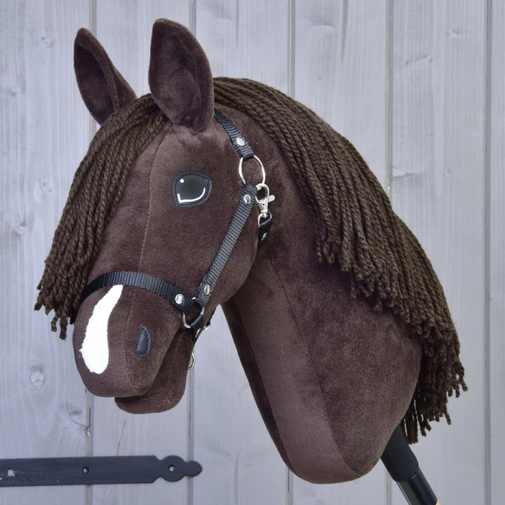 LarDen Hobby Horse Chianti mit schwarzem Halfter - Grösse S, HANDGEFERTIGTES Stockpferd Für Kleine,