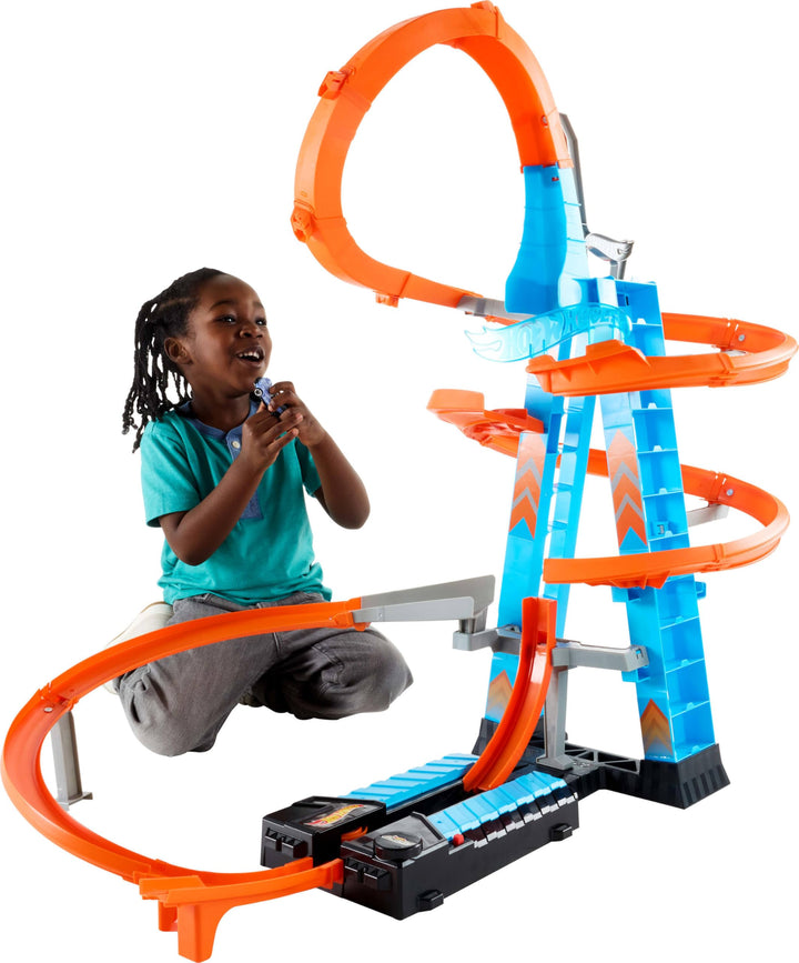 Hot Wheels GWT39 - Himmelscrash-Turm, 60cm hoch mit batteriebetriebenem Beschleuniger und orangem Tr