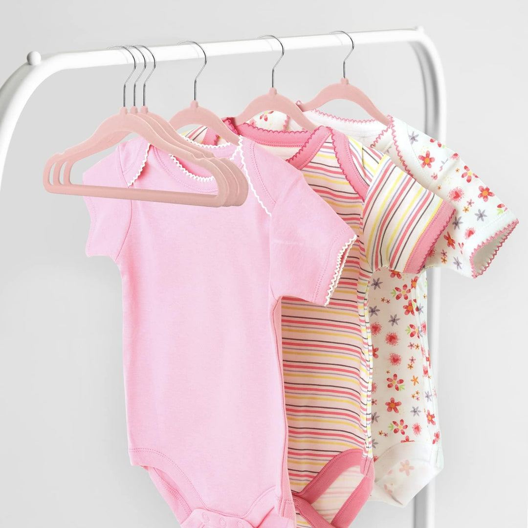 Mangokit Baby Samt Kleiderbügel 50 Pack, Anti-Rutsch-Kinder Kleiderbügel, platzsparende Baby rosa Kl