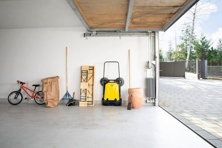 Kärcher Kehrmaschine S 4 Twin (Max. Flächenleistung: 2400m²/h, 2 Seitenbesen, Kehrbehälter: 20 l, Ar