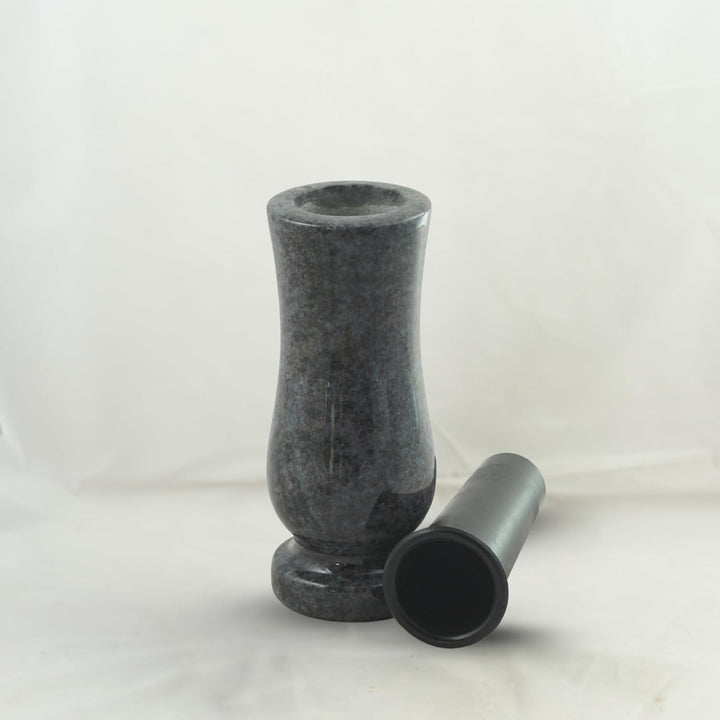 designgrab Taille-medium Grabvase aus Granit Orion