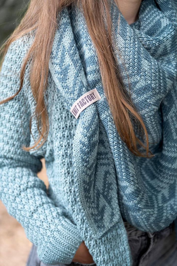KNIT FACTORY - Dreiecksschal Josh - Damen Strickschal mit Wolle - Umschlagtuch für den Herbst und Wi