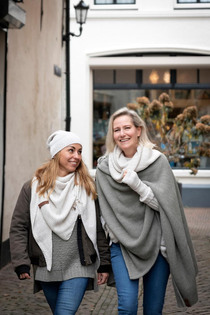 KNIT FACTORY - Dreiecksschal Coco - Damen Strickschal mit Wolle - Umschlagtuch für den Herbst und Wi