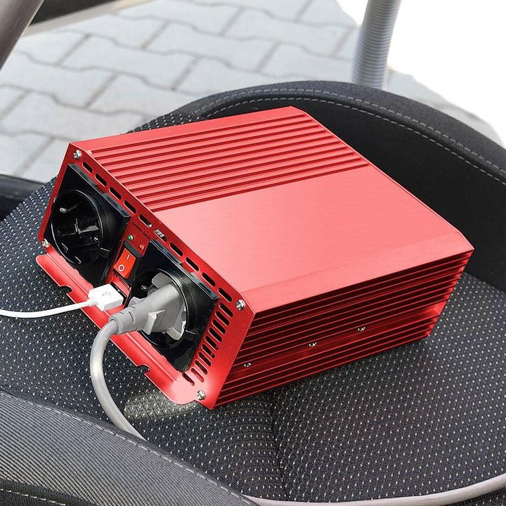 revolt Stromwandler: 700W-Kfz-Spannungswandler auf 2X 230V, USB, 1.400W Spitzenlast (Sinus Spannungs