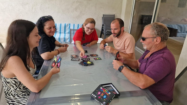 NUMIXOR Kartenspiel – schnelles Familienspiel für 2–8 Spieler ab 7 Jahren | 20 Minuten Spielzeit, ei