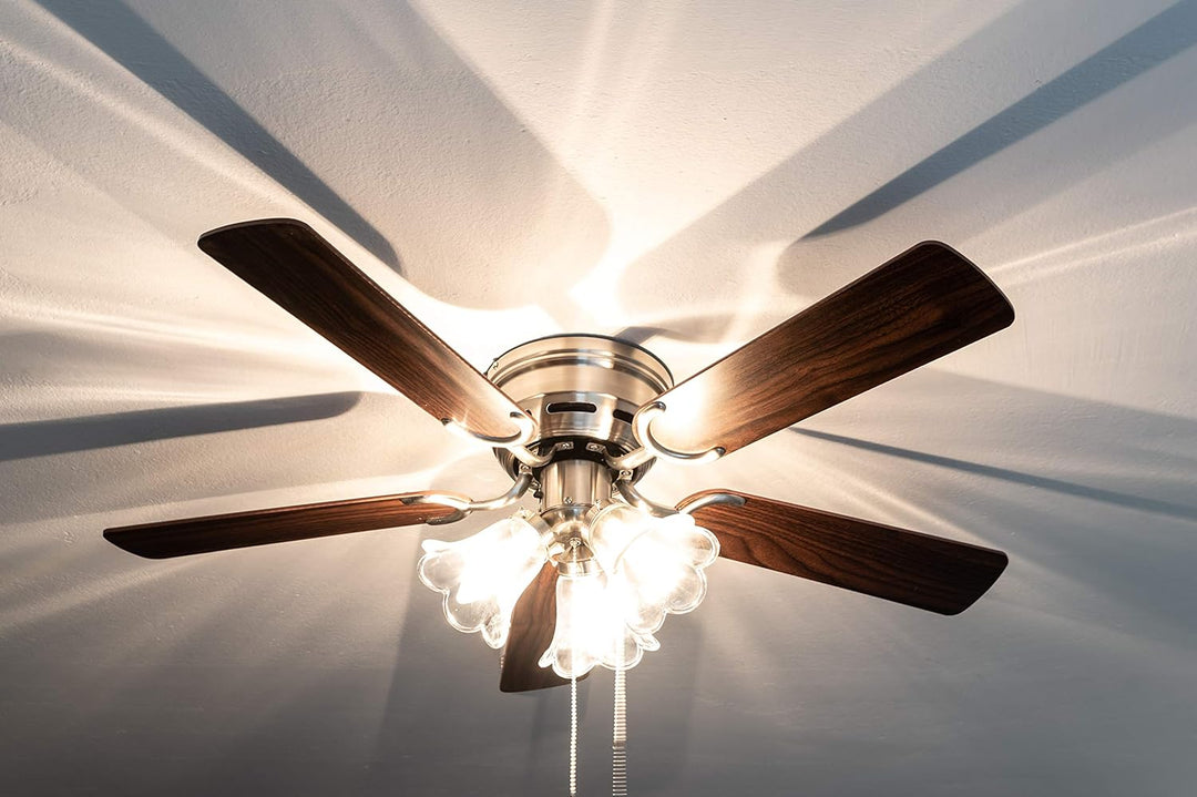 Pepeo - Kisa Deckenventilator mit Beleuchtung | Ventilator mit Zugschalter in Silber mit Wendeflügel