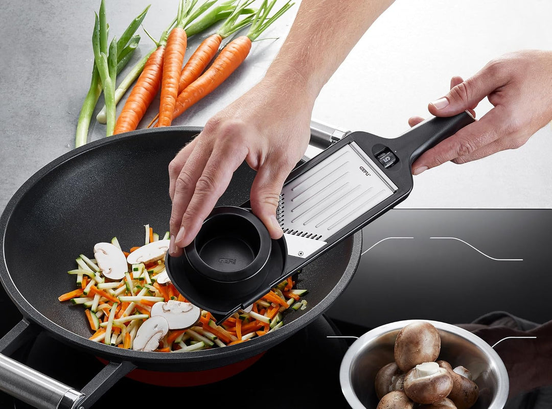 Küchenhelfer Set: GEFU Gemüsehobel VIOLI 2.0 & GEFU Keramikschäler CERAMO - V-Hobel mit Julienne-Sch