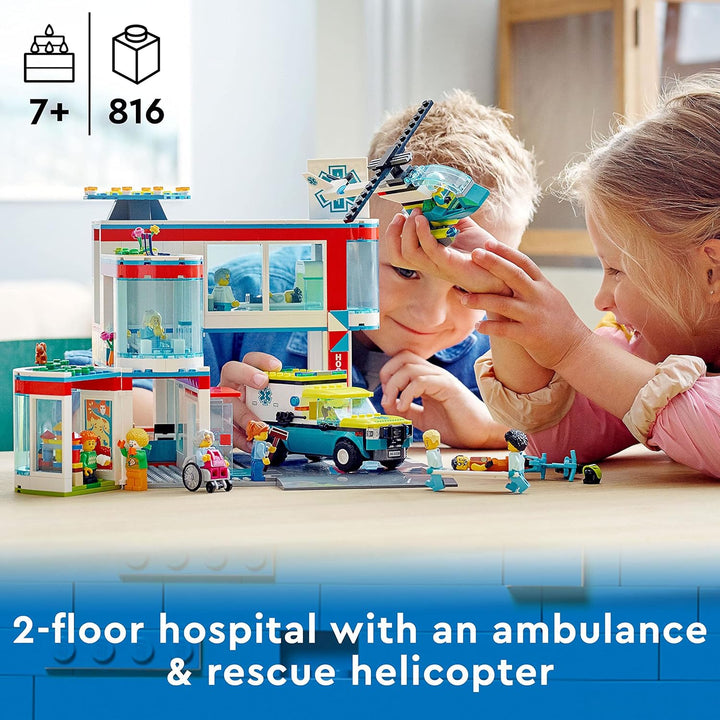LEGO 60330 City Krankenhaus mit Krankenwagen, Rettungshubschrauber und 12 Mini-Figuren für Jungen un
