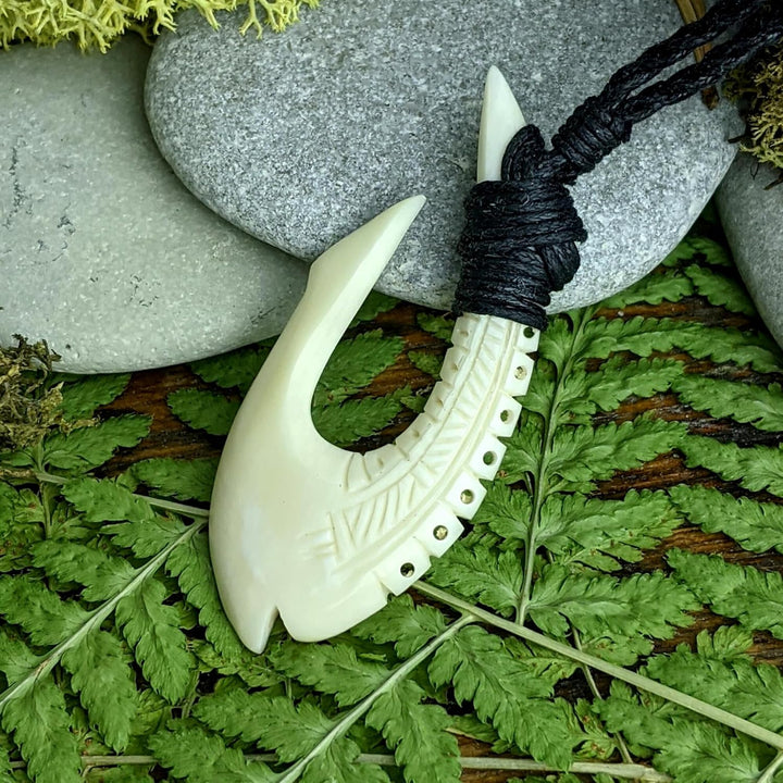 81stgeneration Damen Herren Handgeschnitzte Knochen HEI Matau Maori Angelhaken Anhänger Halskette