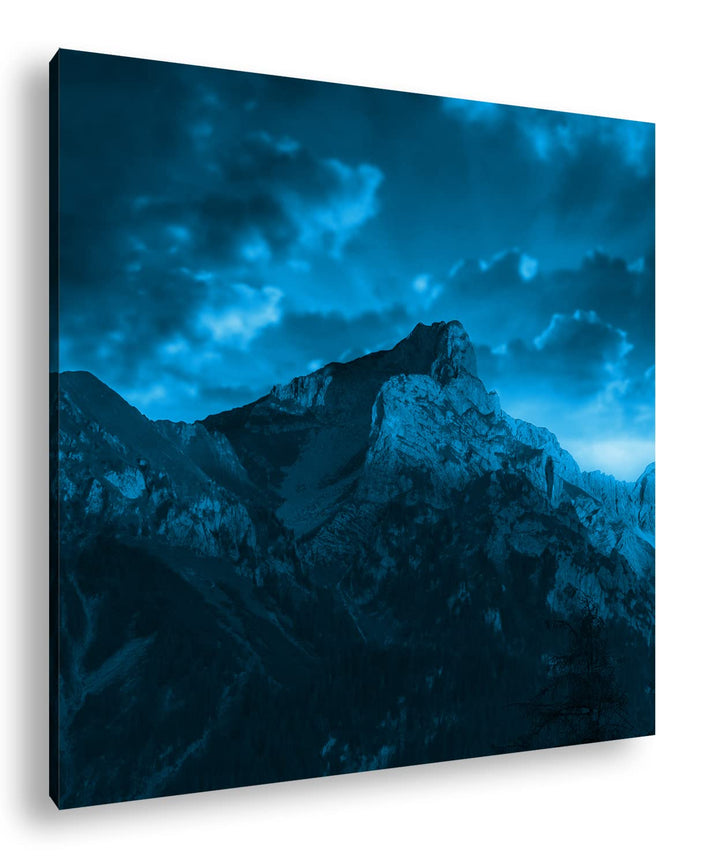 deyoli Sonnenaufgang hinter verschneiten Berggipfeln Format: 70x70 Effekt: Monocrome Blau als Leinwa