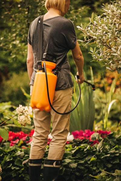 Fiskars Drucksprüher, Für Pflanzenbehandlungen auf Wasserbasis, Einstellbares Sprühbild, Sicherheits