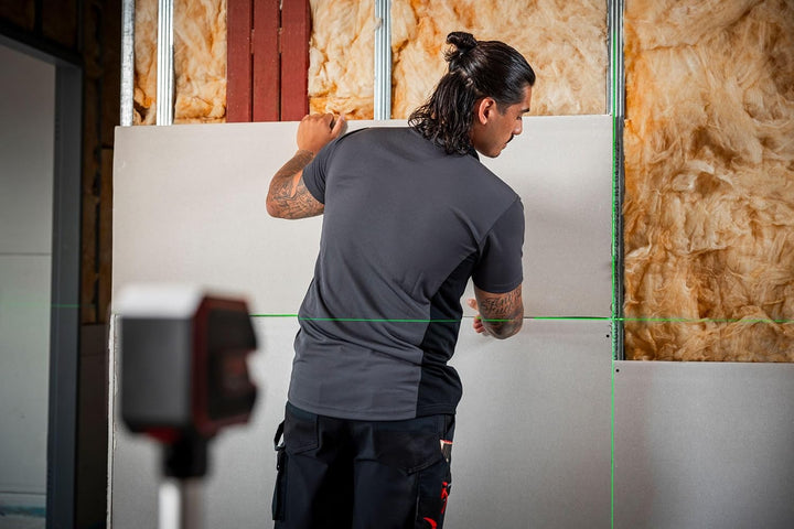 SOLA X2 GREEN Kreuzlinienlaser grün, Linienlaser für Innenausbau &amp; Trockenbau, Laser Messgerät mit s