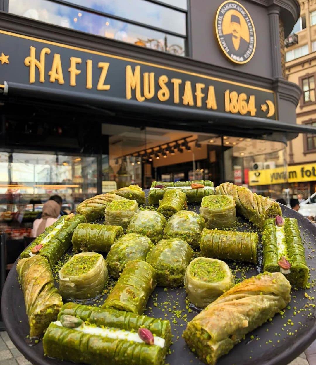Hafiz Mustafa 1864 Istanbul Baklava Gebäckdose – Gebackene Baklava Dessertsnacks aus frischen Phyllo
