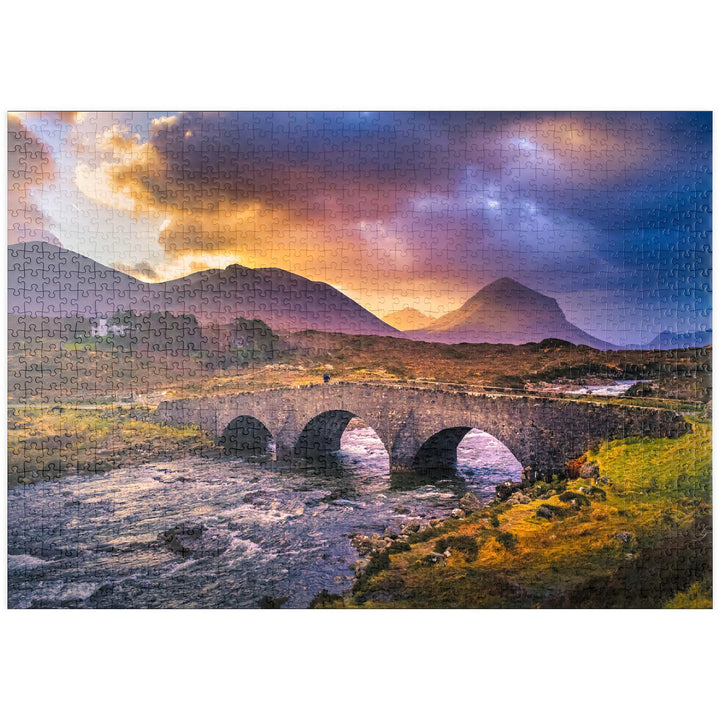 Old Vintage Backsteinbrücke über den Fluss in Sligachan, Isle of Skye, Schottland - Premium 1000 Tei