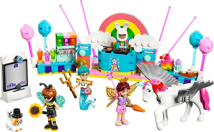 LEGO Friends Kostümparty mit Einhorn und Fee - Spielzeug für Mädchen ab 6 Jahren, inkl. Bühne, DJ-Pu