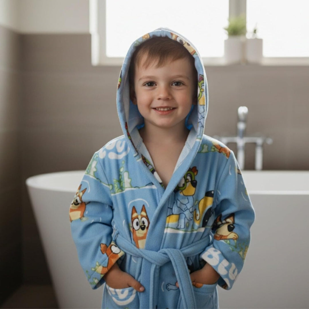 Aymax Bluey & Bingo Kinder Bade-Set 3-tlg. – Bademantel mit Kapuze & Gürtel + Handtuch + Waschhandsc