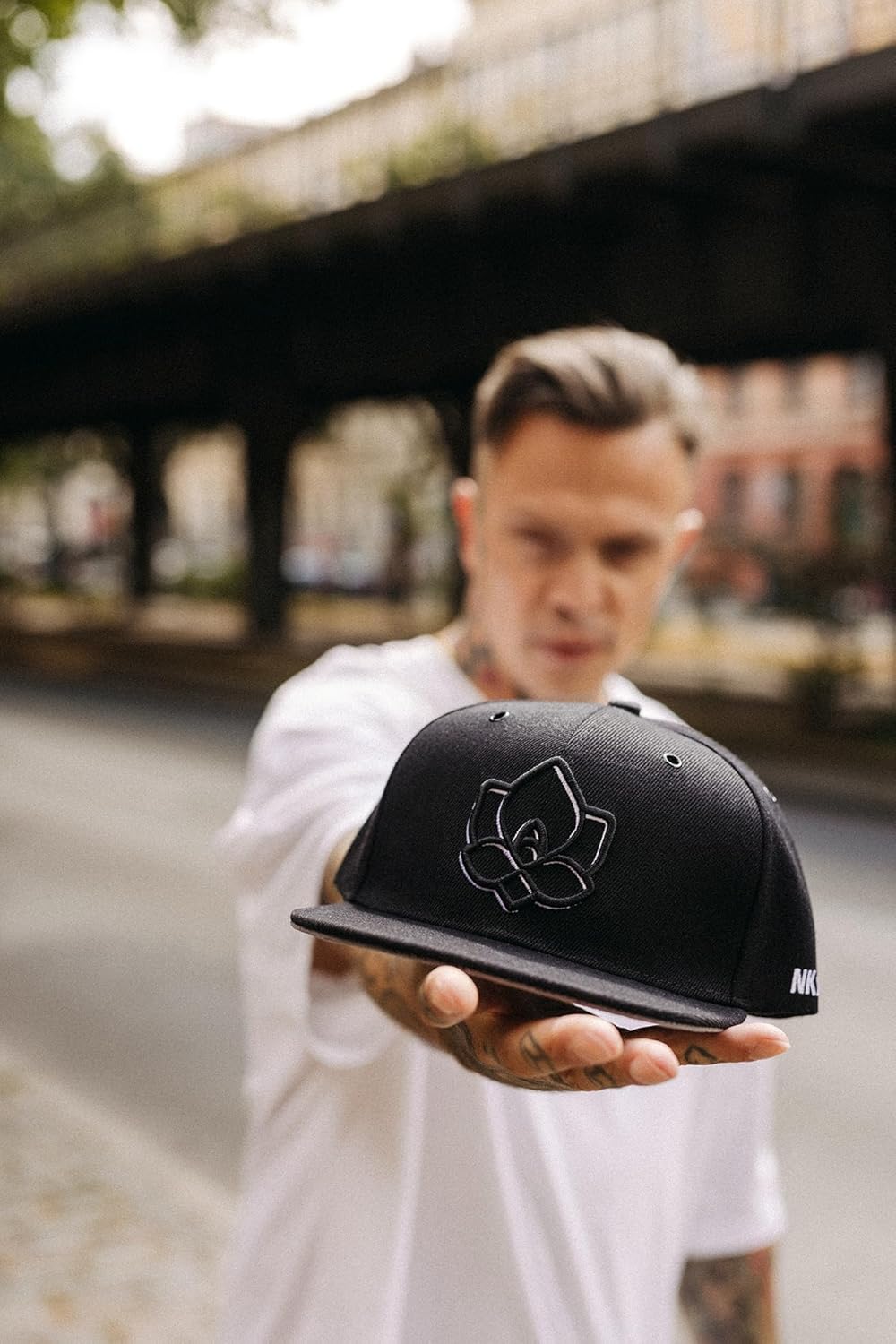 Nebelkind Offizielles Steini Der Keller Snapback Cap Schwarz Gamer Rose Schwalbe Motiv Grössenverste