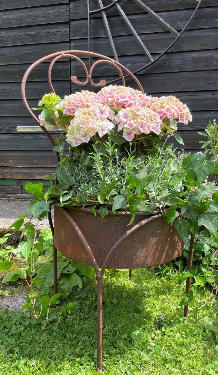 Pflanzstuhl Edelrost Herz B: 45 H: 87 T: 47 stabil massiv Gartenpflanzstuhl