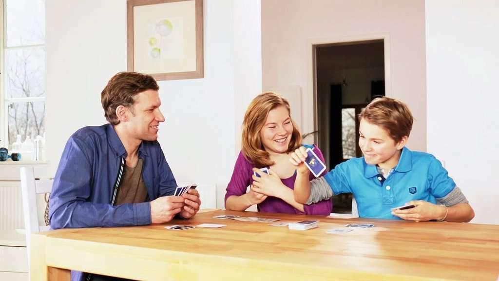 Ravensburger 20766 - Level 8, Kartenspiel ab 8 Jahren, Gesellschaftsspiel für 2-6 Spieler, Familiens