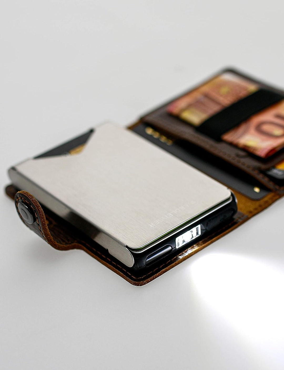 Ledlenser Lite Wallet Portemonnaie, Classic Chestnut, integrierter RFID-Schutz, aufladbares LED-Lich