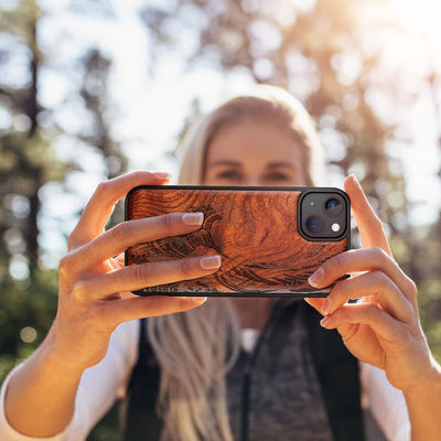 Carveit Handyhülle für iPhone 14 Plus Cover Kompatibel mit Magsafe [Holz und TPU Silikon Hybrid hüll