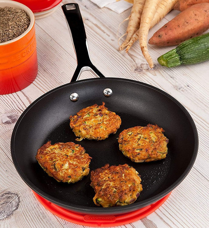 LE CREUSET Aluminium-Antihaft flache Pfanne, Ø 24 cm, Für alle Herdarten inkl. Induktion geeignet, A